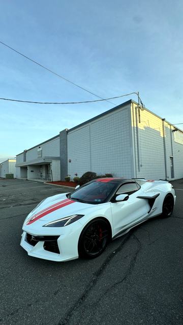 Corvette C8, Red stripe accent